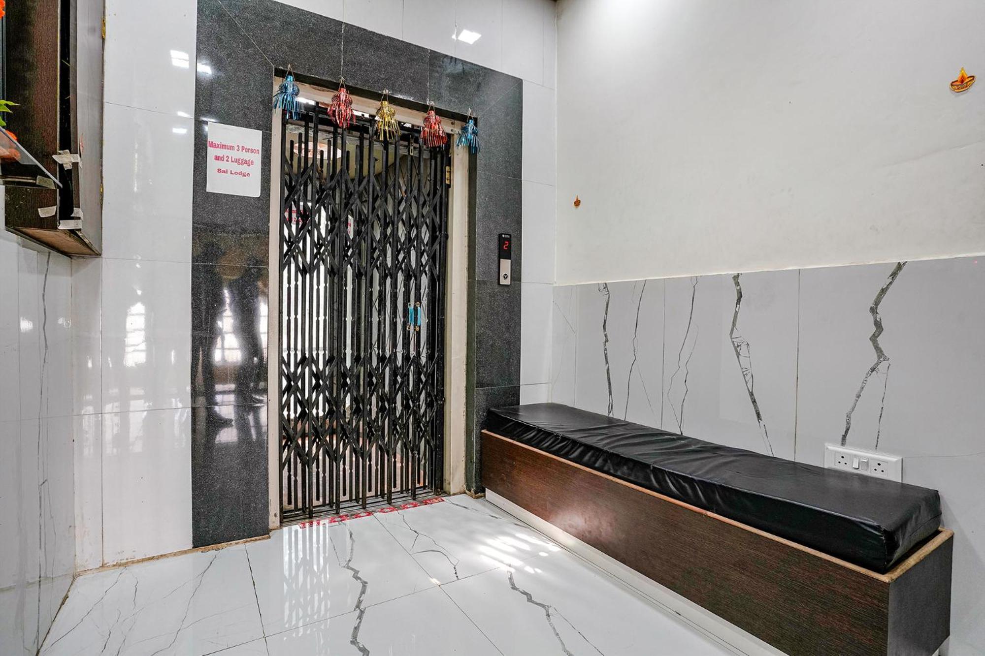 Fabexpress Sai Lodging I - Nr Nashik Railway Station Екстериор снимка