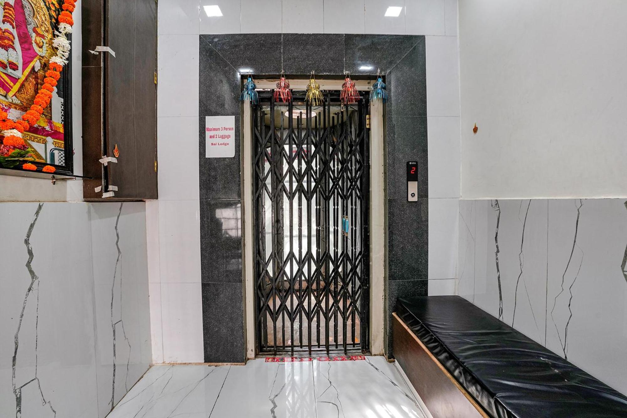 Fabexpress Sai Lodging I - Nr Nashik Railway Station Екстериор снимка